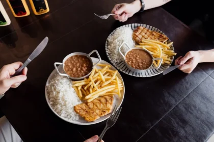 30 restaurantes têm pratos em dobro e descontos em Goiânia; veja como aproveitar