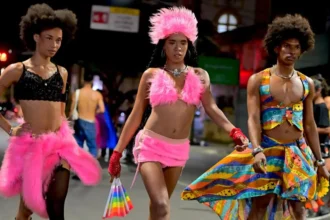31ª Parada LGBTQIA+ leva música, serviços e reivindicações políticas à Praça Cívica; veja fotos