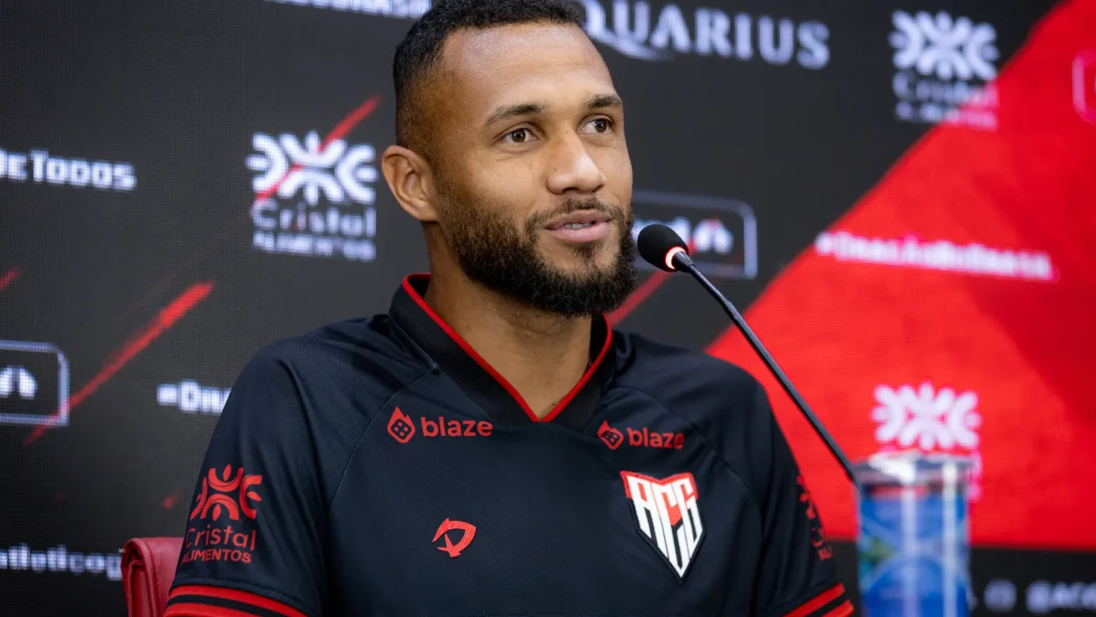 Agora com 13 gols, Gustavo Coutinho revela ambiente do Atlético-GO em arrancada na Série B