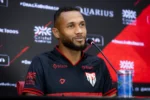 Agora com 13 gols, Gustavo Coutinho revela ambiente do Atlético-GO em arrancada na Série B
