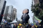 Apoiadores homenageiam André Mendonça em ato feito por Flávio na Paulista
