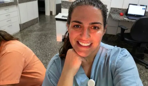 Após 12 anos de cuidado com pacientes, enfermeira de Goiânia luta pela vida e busca ajuda para se curar: ‘Quero ser testemunho de vitória’