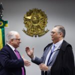 Após fala de Fachin, Dino questiona quem "promete" fim de inquéritos