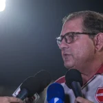 “Aqui a gente consegue se impor”: Guto valoriza atuação do Vila Nova na vitória sobre o Goiás