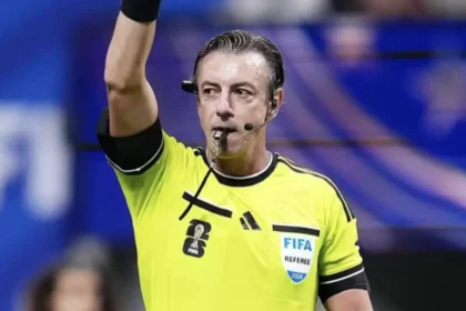 Árbitro FIFA que estava na Copa do Mundo vai apitar Goiás x Fortaleza; veja escala