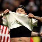 Assista ao pênalti isolado por Memphis Depay em eliminação do Corinthians da Libertadores