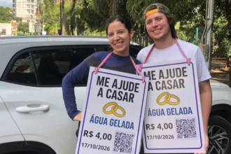 ‘Até no dia ruim tem sido bom’: casal vende água no sinal para juntar dinheiro e realizar casamento em Goiânia
