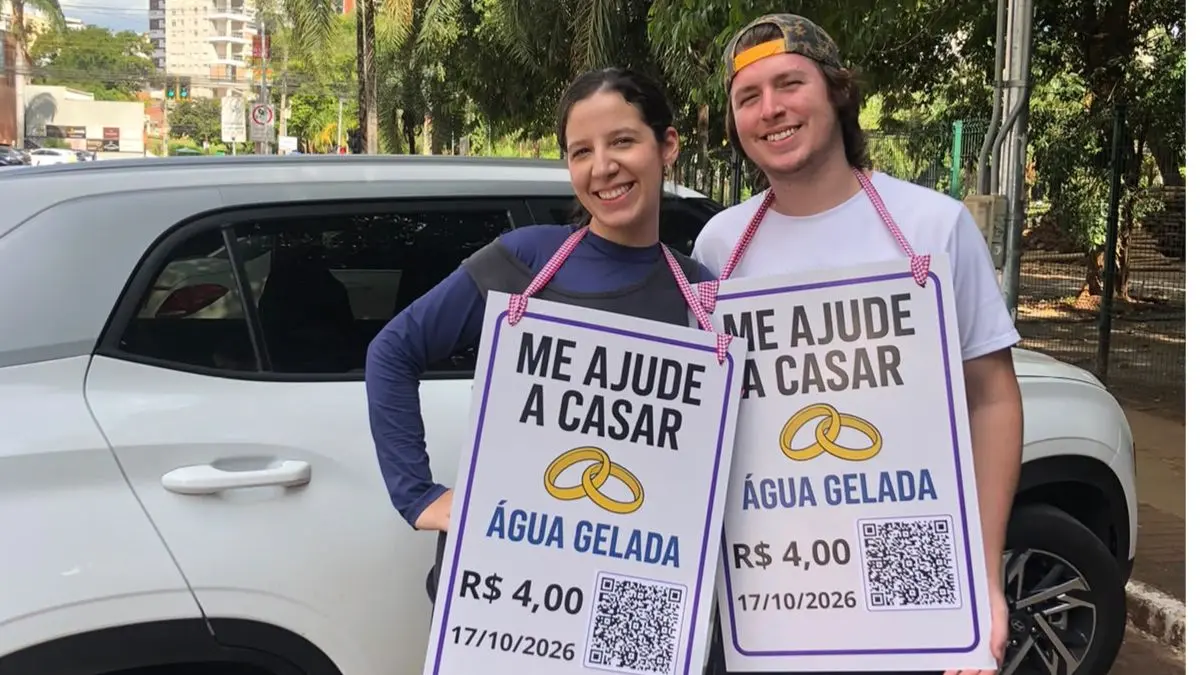 ‘Até no dia ruim tem sido bom’: casal vende água no sinal para juntar dinheiro e realizar casamento em Goiânia