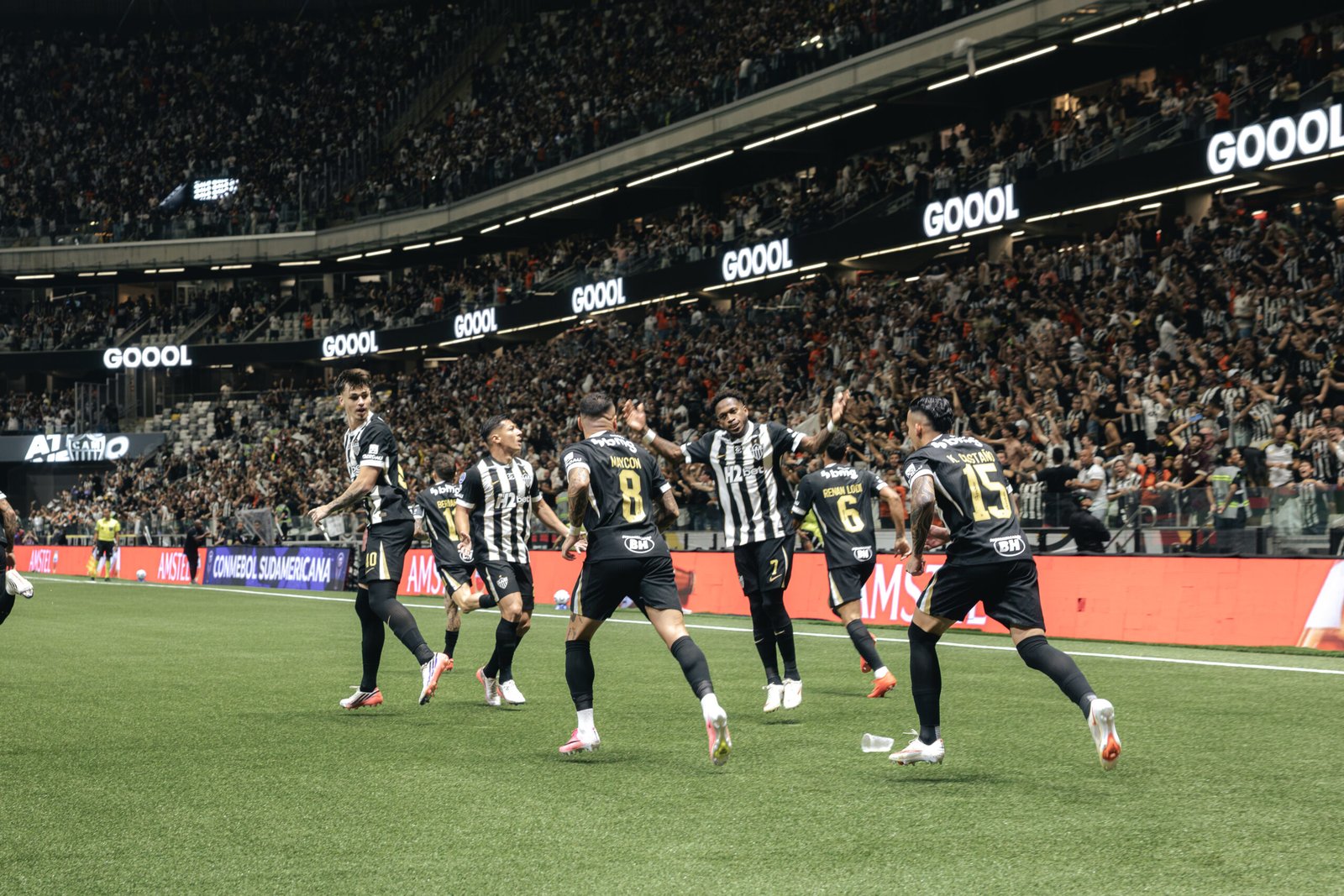 Atlético-MG reverte vantagem, vence o Santos nos pênaltis e vai para a semifinal da Sul-Americana