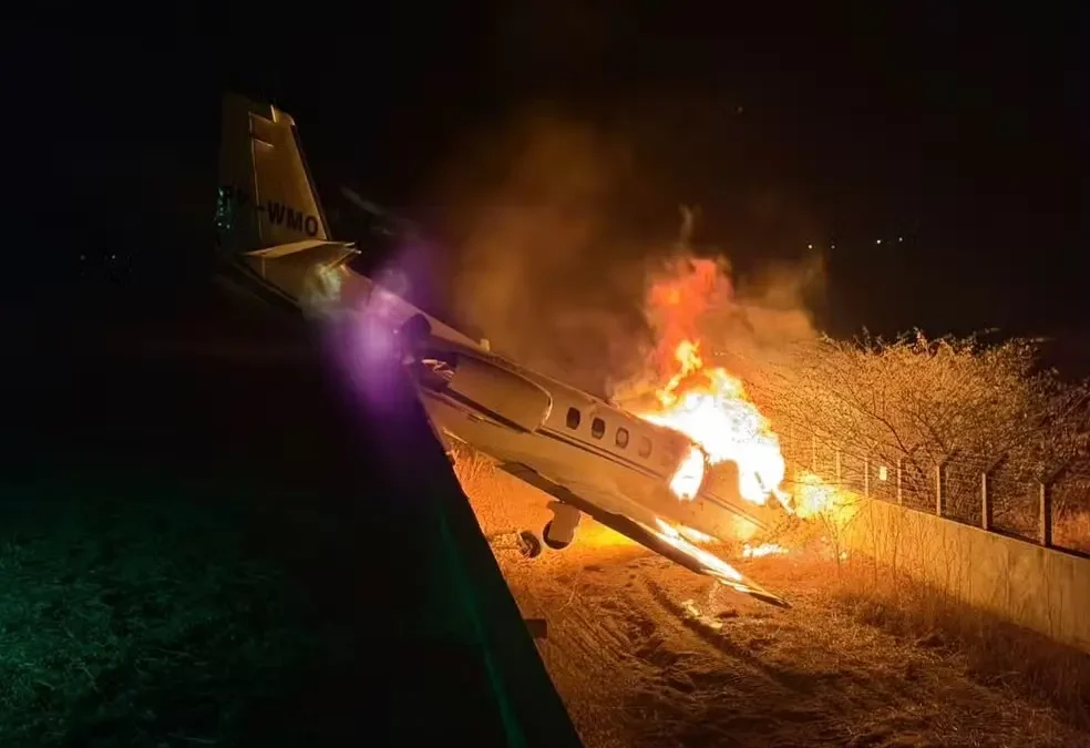 Avião com cantor Rey Vaqueiro sofre acidente durante pouso no RN