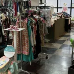 Bazar Botichic reúne roupas, móveis e outros itens em Goiânia; veja datas