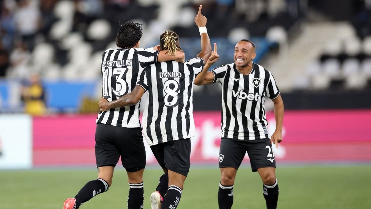 Botafogo vence o Grêmio em jogo dramático e encerra jejum no Brasileirão