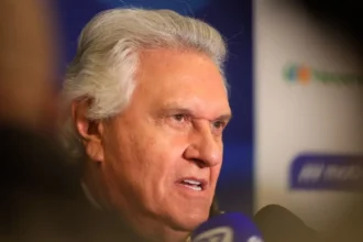 Caiado deve receber alta neste domingo (13) e projeta retorno à campanha presidencial