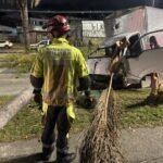 Caminhão furtado é perseguido, bate em carro e deixa dois feridos em BH