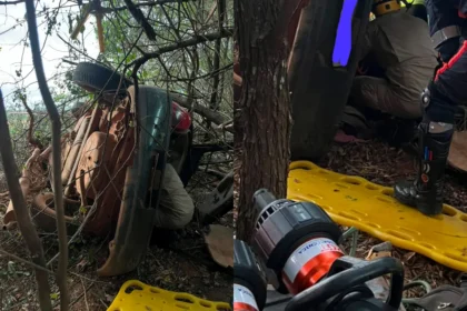Capotamento deixa duas pessoas mortas na GO-330, em Pires do Rio