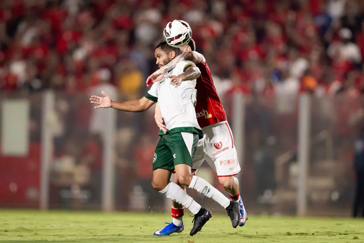 Clássico quente: 32 faltas, oito cartões amarelos e confusão no final em Vila Nova 2×0 Goiás