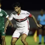 Com falha de Tadeu, Goiás empata com o Botafogo-SP no primeiro tempo