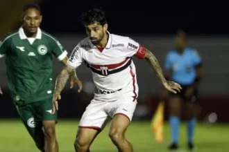 Com falha de Tadeu, Goiás empata com o Botafogo-SP no primeiro tempo