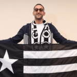 Com festa da torcida, Ziyech desembarca no RJ para assinar com o Botafogo