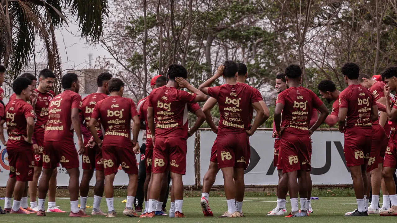Com três desfalques, Guto Ferreira define Vila Nova para encarar Athletic-MG; veja escalação
