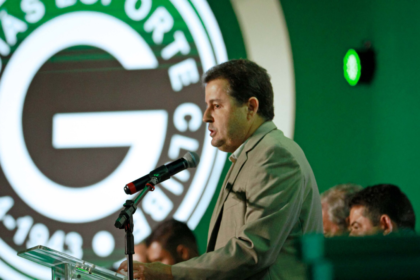 Conselho do Goiás autoriza empréstimo milionário para quitar dívidas com elenco