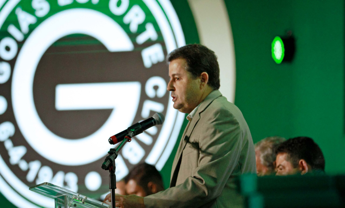 Conselho do Goiás autoriza empréstimo milionário para quitar dívidas com elenco