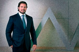 Daniel Vorcaro e o pai, Henrique Vorcaro, são condenados por fraude