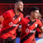 Em tarde dos ‘Gustavos’ e Geovany, Atlético dá show no Accioly e entra no G-6