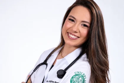 Entenda o que levou médica goiana a fechar consultório e ir sozinha para Moçambique
