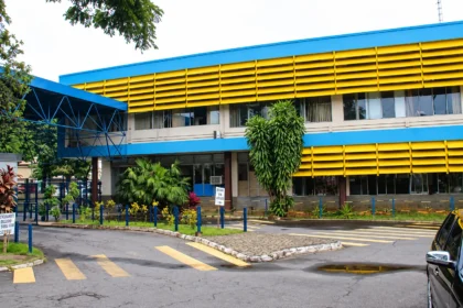 Era para ser um shopping: terreno que abrigava joia da arquitetura modernista segue abandonado em Goiânia