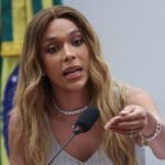 Erika Hilton critica boneco de Trump em ato de Flávio Bolsonaro na Paulista