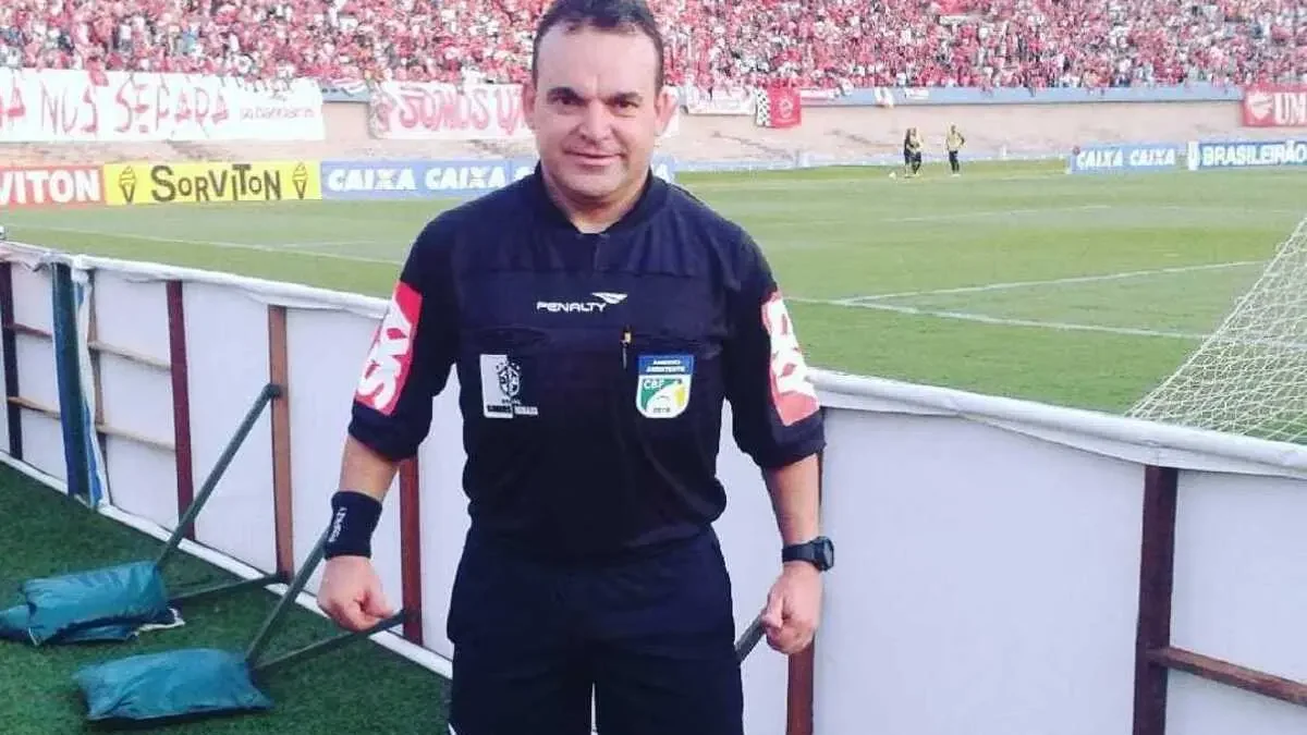 Ex-árbitro diz que Daronco acertou em lance polêmico de Vila Nova e Goiás