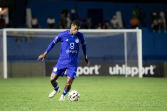 Ex-lateral do Goiatuba, Renan Silva, celebra acesso da equipe para Série C