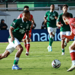 Expulsão, gol nos minutos finais e vitória esmeraldina. Relembre o duelo entre Vila Nova e Goiás no primeiro turno