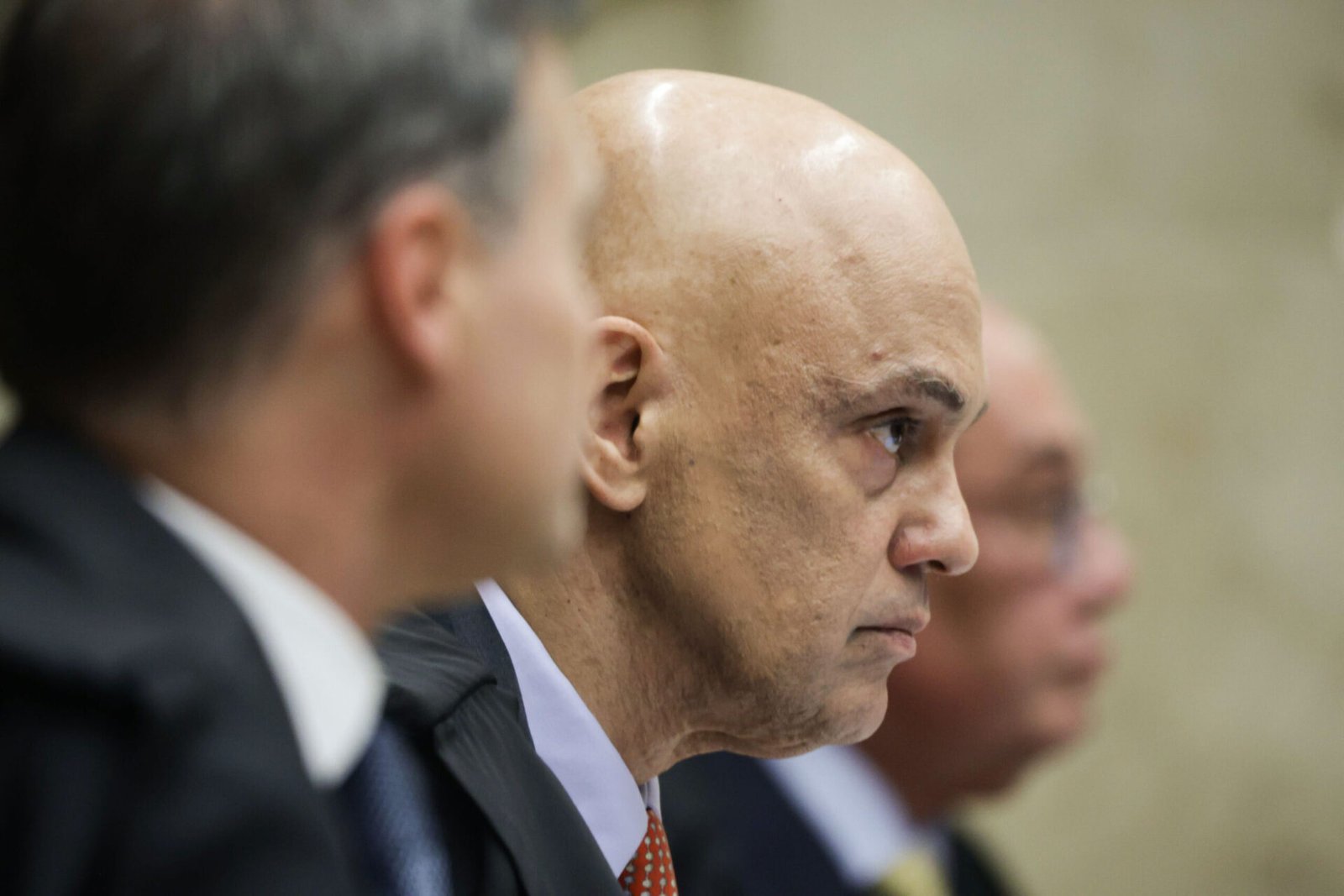 Fachin inclui em investigação nota na qual Moraes negou contato com Vorcaro