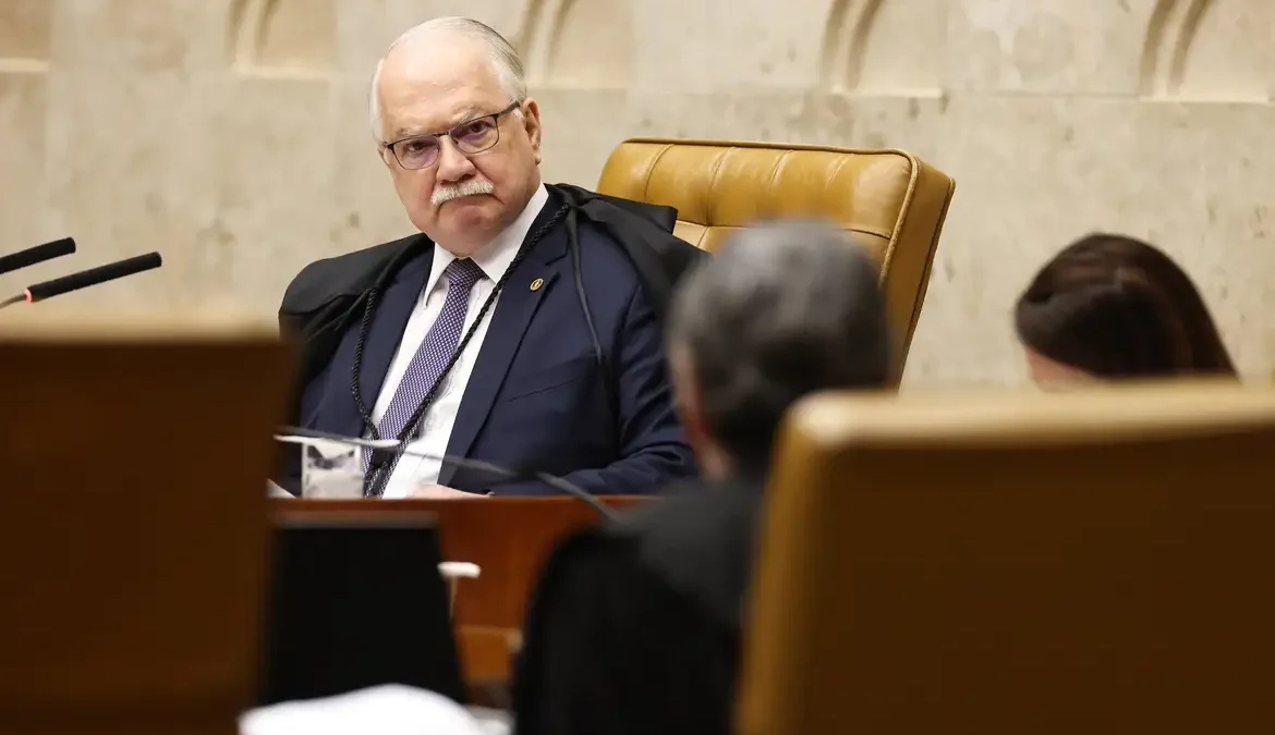 Fachin rejeita julgamento conjunto e marca sessão sobre Mendonça para dia 23