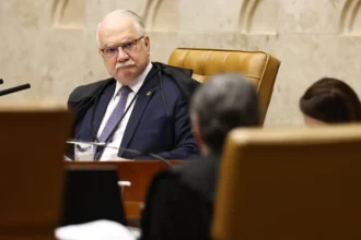 Fachin rejeita julgamento conjunto e marca sessão sobre Mendonça para dia 23