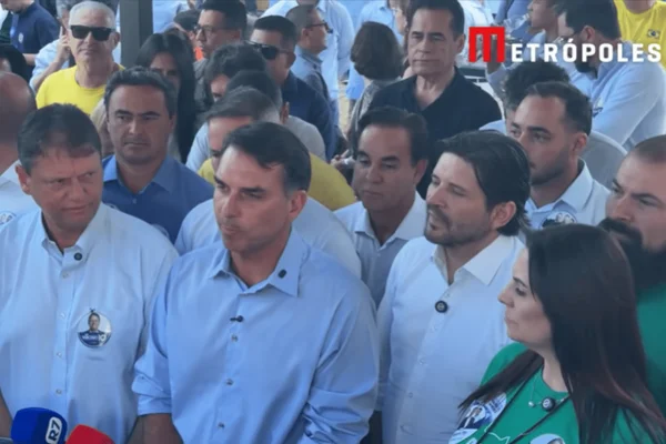 feed-image-1788543639 "Está muito interessado em proteger Moraes", diz Flávio sobre Alcolumbre