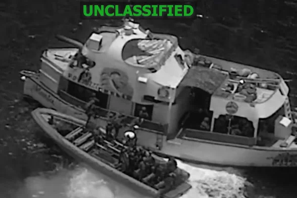 feed-image-1788575528 Equador defende ataques dos EUA a três barcos suspeitos de narcotráfico