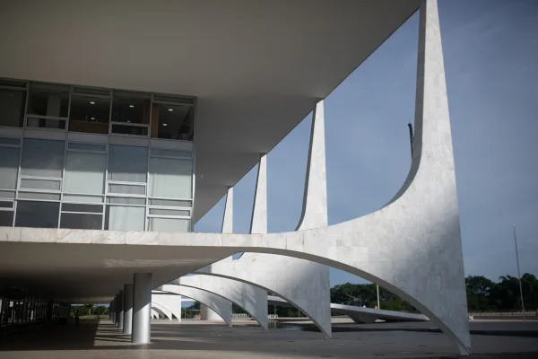 feed-image-1788592298 A visita do "homem da mala" de Vorcaro ao Palácio do Planalto