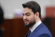 feed-image-1788596610-2 Flávio Bolsonaro visita Filipe Martins na prisão neste sábado (5/9)