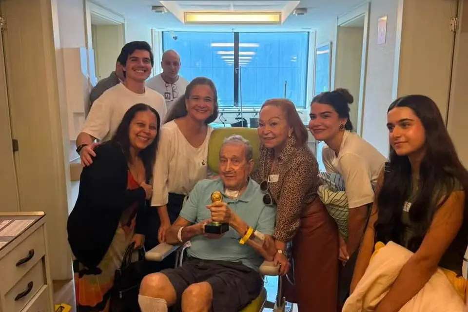 feed-image-1788635547 Após quase três meses internado, Parreira recebe alta