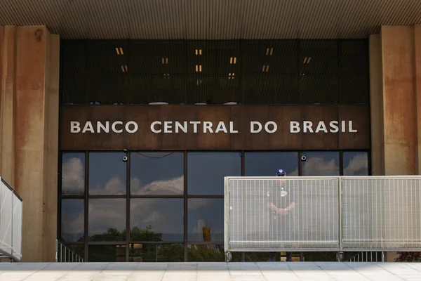 feed-image-1788660777-1 R$ 186,89 bilhões: Pix bate recorde diário de operação, diz Banco Central