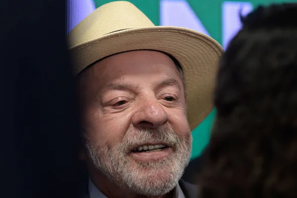 feed-image-1788691856 Petistas veem "vantagem" em votar PEC 6x1 somente após o 1º turno