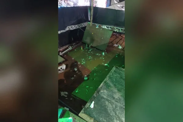 feed-image-1788707160 Camarote desaba e fere 24 pessoas em rodeio no interior de SP