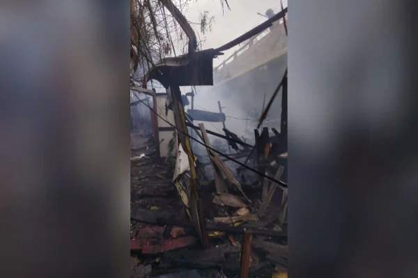 feed-image-1788711264 Incêndio atinge quase 30 moradias em comunidade na zona norte de SP