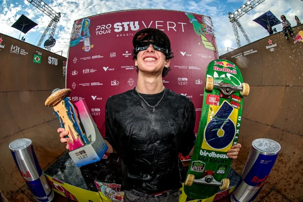 feed-image-1788734504 Em Brasília, Gui Khury fatura as cinco maiores notas do STU Pro Tour