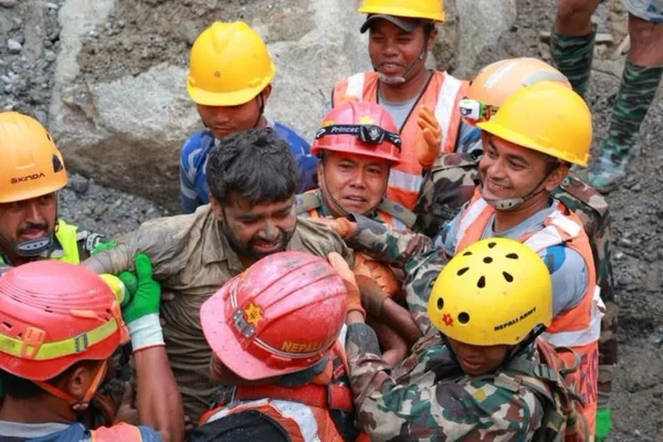 feed-image-1788750120 Nepal: família de idosa resgatada 10 dias após tragédia tinha iniciado luto