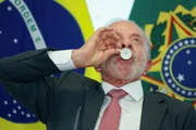 feed-image-1788774069-1 Lula grava programa eleitoral com foco na saúde e prepara nova ofensiva