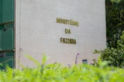 feed-image-1788774076-1 Juros e endividamento pressionam futuro do PIB